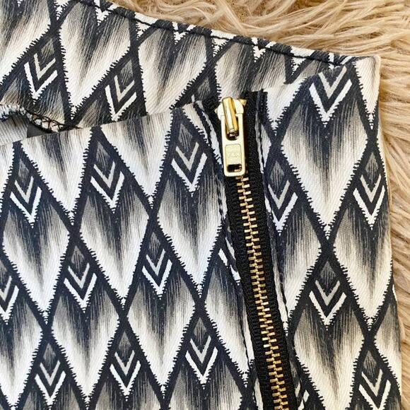 H&M High Waisted Ankle Crop Pants Side Zip Abstract Print‎ Grey Stretch SZ 10 - Picture 5 of 10